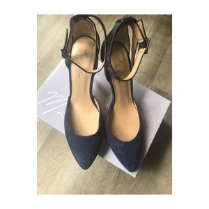 Navy blue Marc Fisher pump